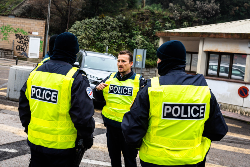 Majka dvoje dece izbola dečka i ostavila ga da krvari po podu dok ga je posmatrala