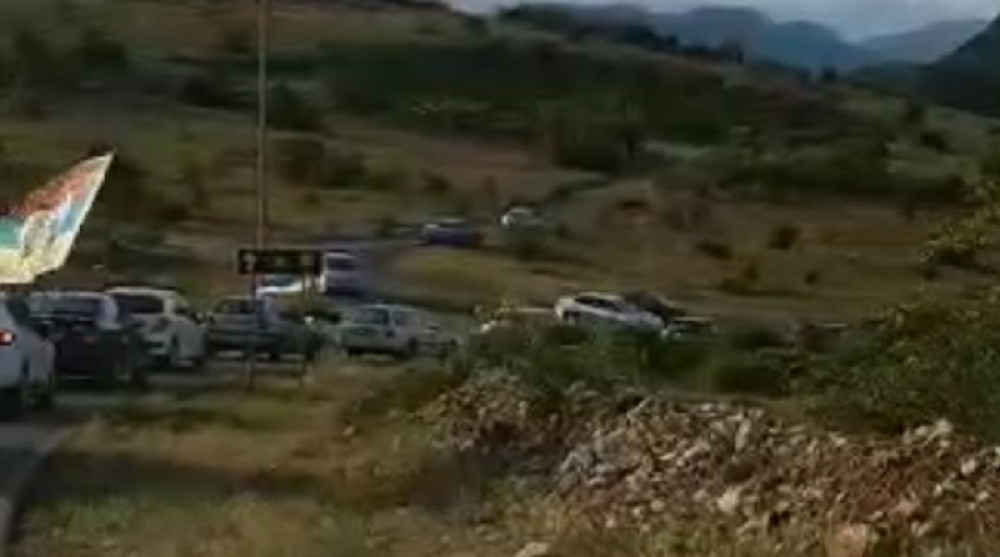 Crnogorska policija razdvojila krstonosnu kolonu