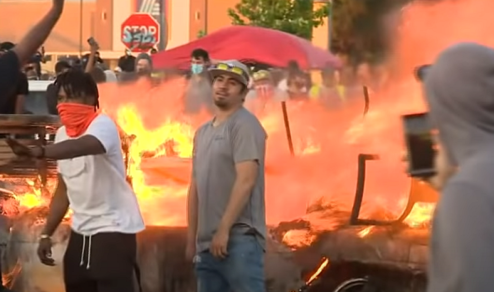 Vanredno stanje u Mineapolisu, aktivirana Nacionalna garda (VIDEO)