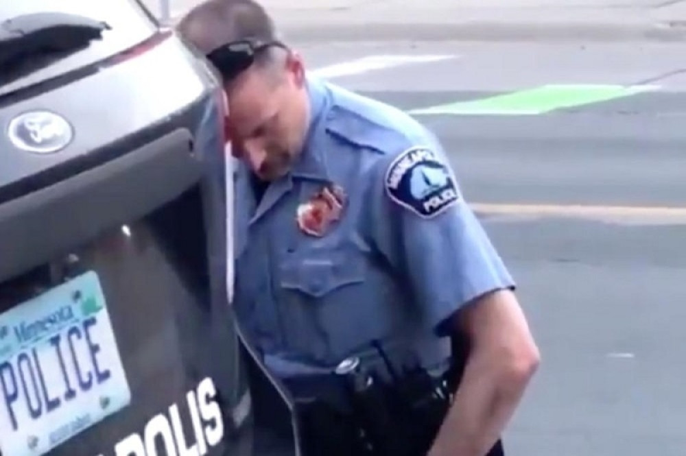 Policajac odgovoran za građanski rat u Americi! (VIDEO)