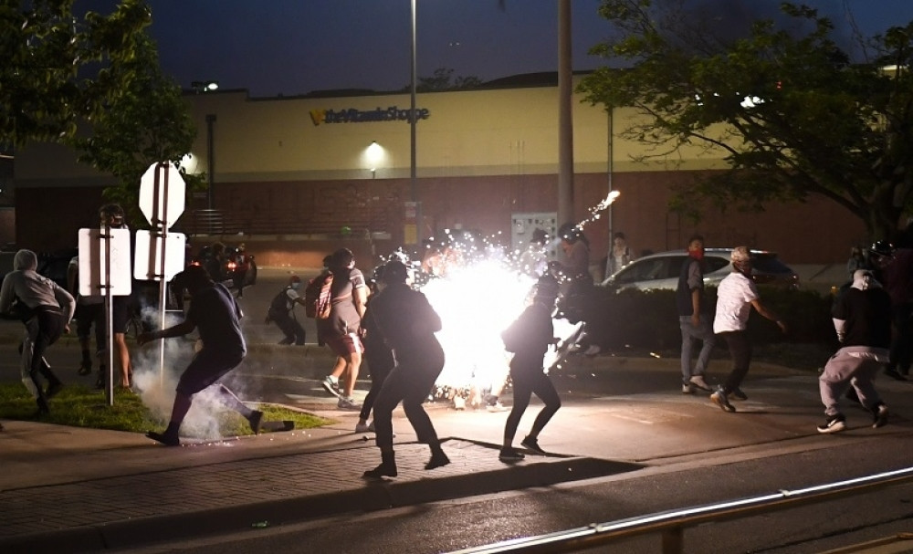 "Niko ne sme da se pojavljuje u javnosti, kazna - 90 dana zatvora!"