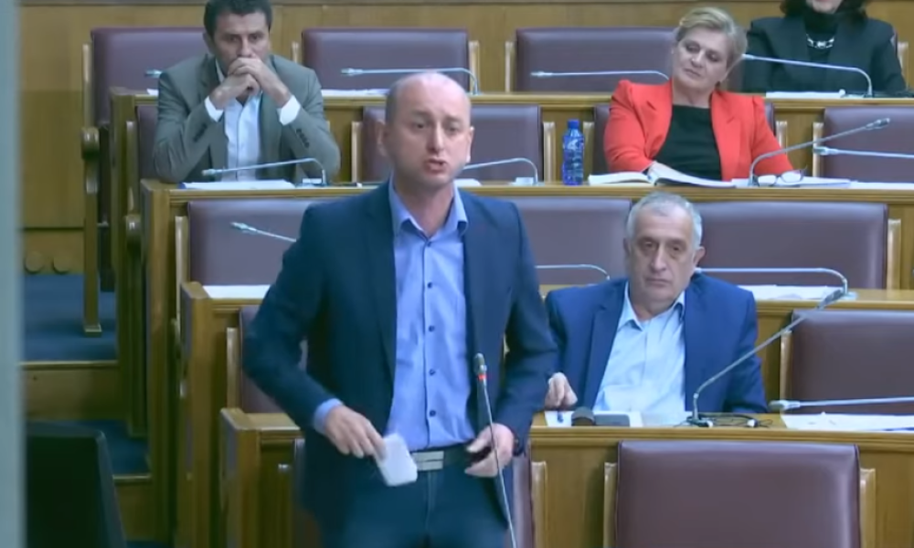 Konačno otkriveno zašto je korona preskočila Crnu Goru, Milan Knežević održao jedan od najboljih govora ikada! (VIDEO)