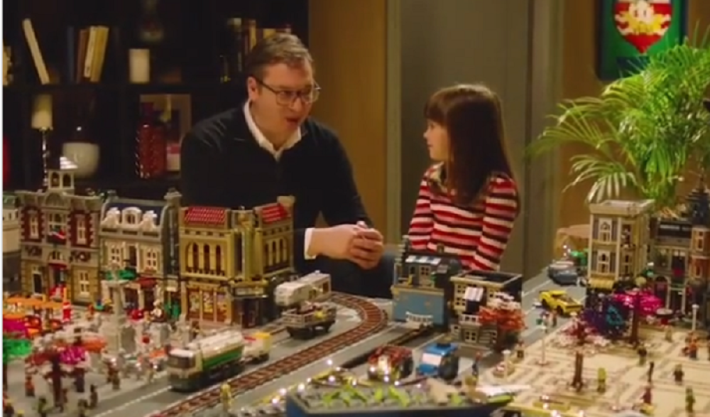 Devojčica i Vučić seli pored pruge, a onda mu je otkrila istinu o njenom ocu (VIDEO)