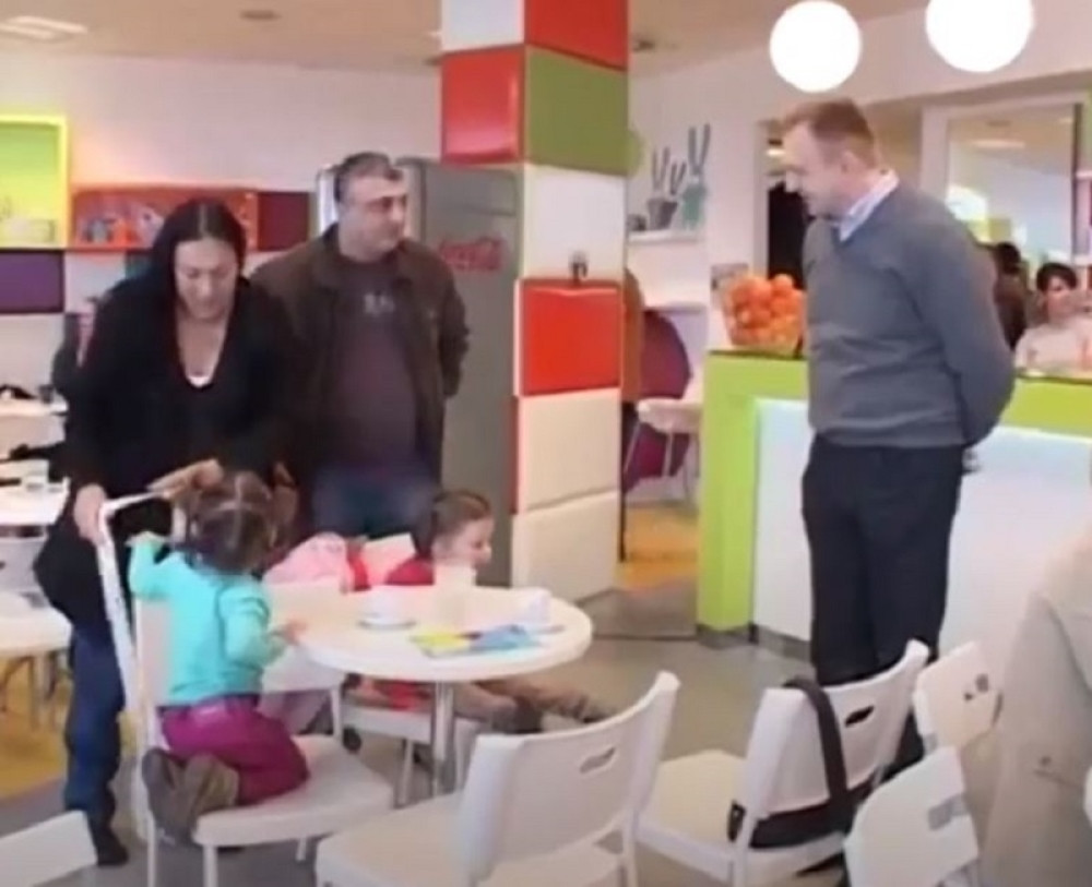 Optužuju predsednika da koristi decu u spotovima, a evo šta su oni radili