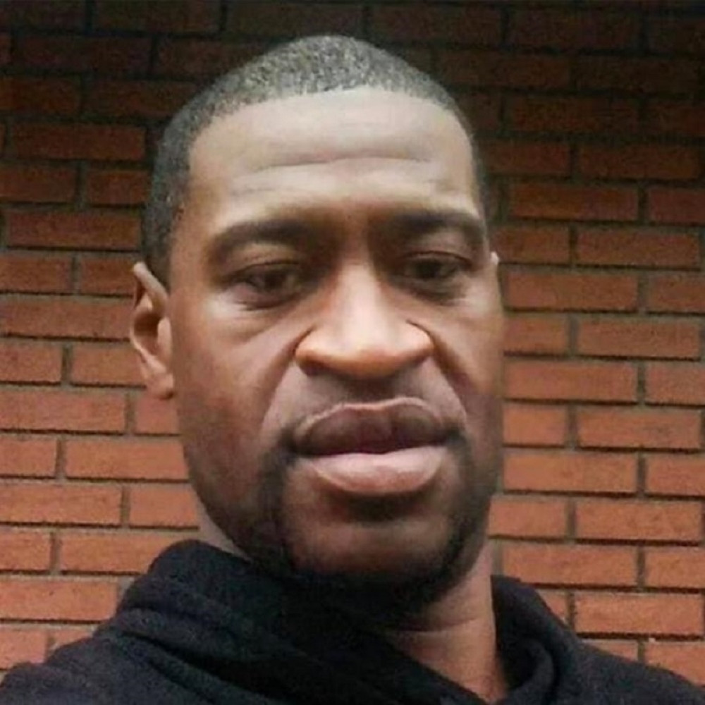 Pojavio se novi snimak brutalnih batina Džordža Flojda! Policajci ga krvnički tukli u kolima pre nego što je izdahnuo na ulici! (VIDEO)