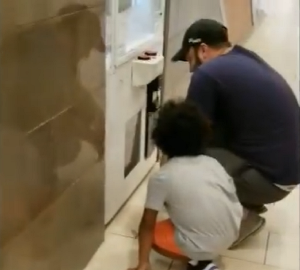 Ugurao sina u aparat u želji za Nintendo konzolom, završio sa zatvorskom kaznom (VIDEO)