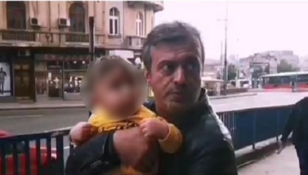 Da li ovo Sergej zloupotrebljava dete u predizbornoj kampanji? (FOTO)