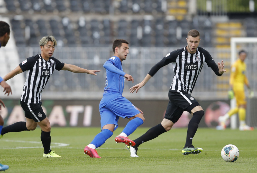 Utakmica u Surdulici prekidana zbog spornog transparenta (FOTO)