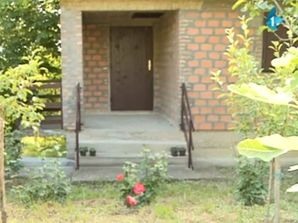 Kuća strave i užasa u Sremskim Karlovcima! Ovde je lekar Zoran K. izmasakrirao roditelje