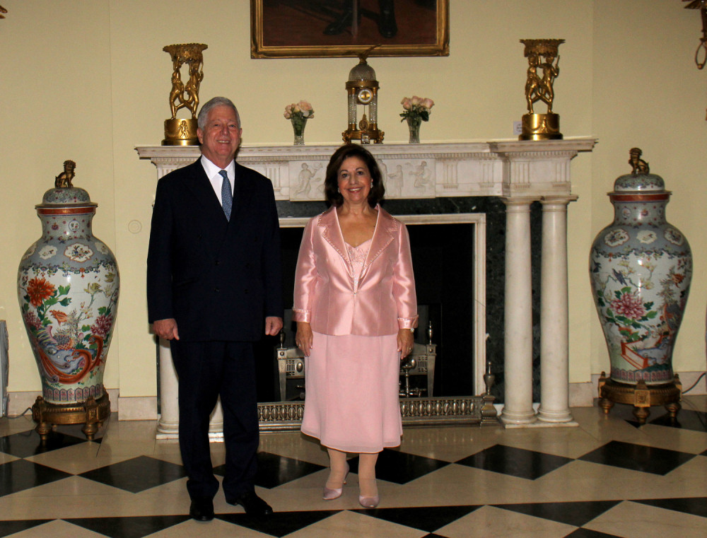 Karađorđevići donirali bolnicama u Srbiji preko 500.000 evra