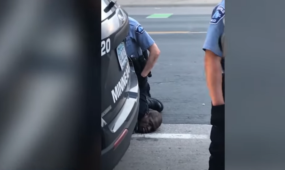 Flojda tukli i na zadnjem sedištu (VIDEO)