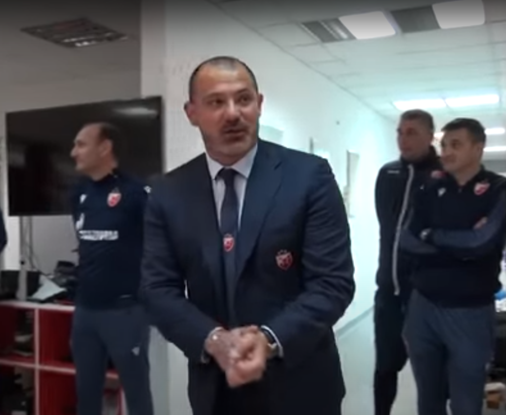 Stanković usred proslave ušao u svlačionicu, igrači pažljivo slušali Dekijeve reči (VIDEO)