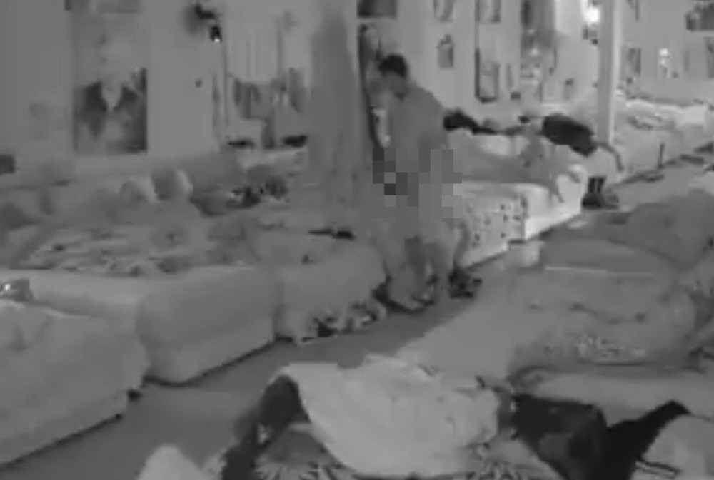Marko Đedović urinirao nasred spavaće sobe! Zadrugari zgroženi njegovim ponašanjem (VIDEO)