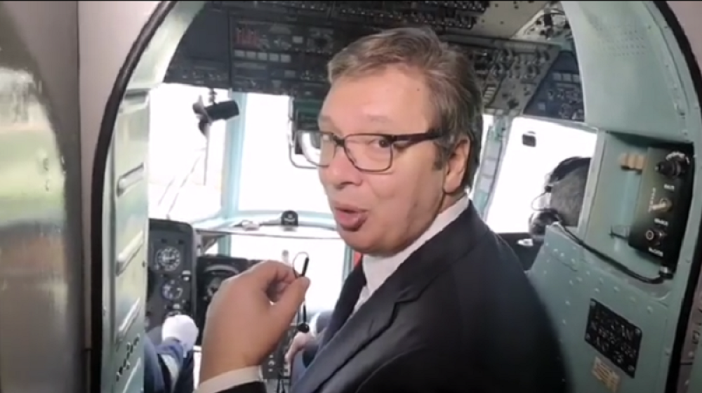 Predsednik Vučić uzeo mikrofon tokom leta iznad Bugarske i obratio se građanima Srbije! (VIDEO)