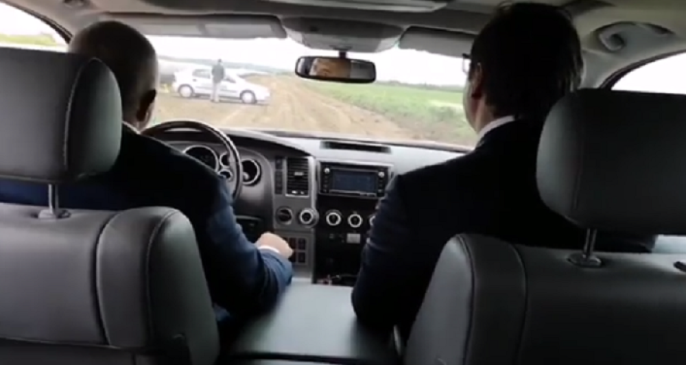 Vučić objavio snimak iz automobila, nećete razumeti ni reč onoga što se priča (VIDEO)