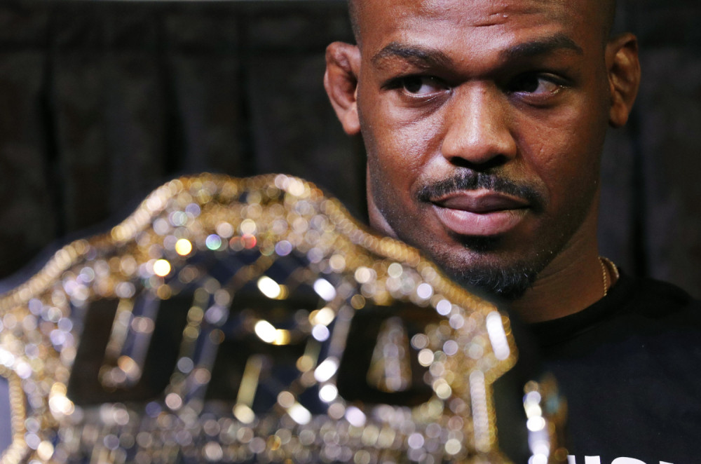 Izašao na ulicu pa krenuo da vaspitava huligane! (VIDEO)