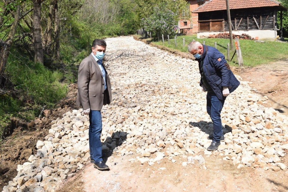 Na teritoriji ove opštine asfaltirano čak 100 kilometara puteva - Radovi se neumorno nastavljaju! (FOTO)