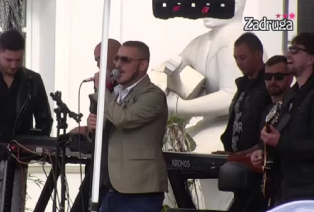 Darko Lazić se prepolovio: Nakon što je smanjio želudac pevač neprepoznatljiv!