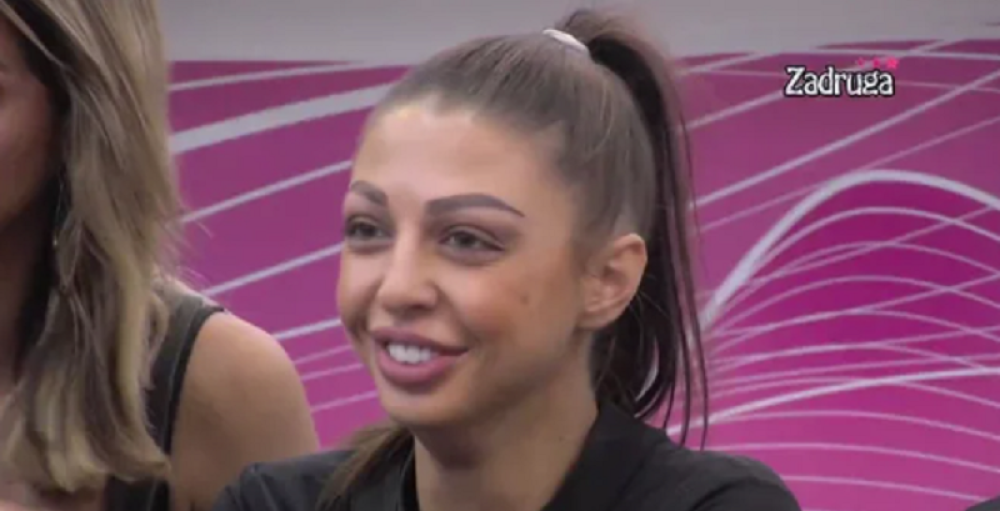 Maja Marinković potpuno gola pred kamerama! (VIDEO)