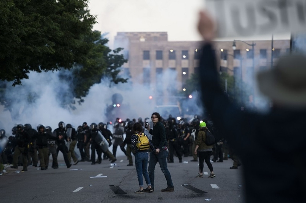 Usledio zastrašujući odgovor: Izrešetana četvorica policajaca! (VIDEO)