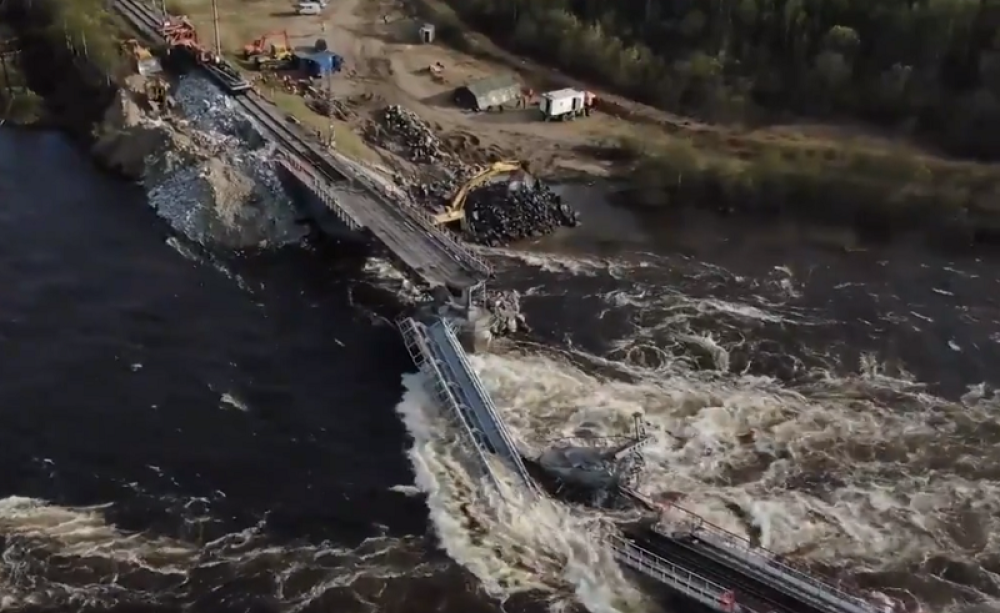 Srušio se prometni most, železnički saobraćaj u prekidu!