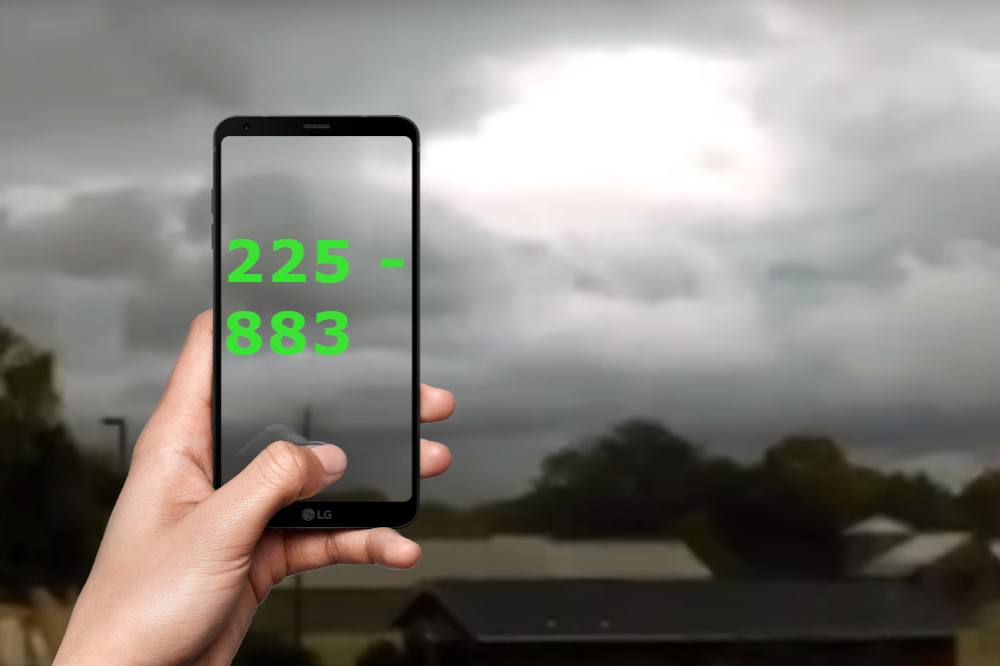 Pop smatra da ima, tvrdi da se redovno čuje sa Svevišnjim! "Zovem ga kad god mi je potreban" (VIDEO)