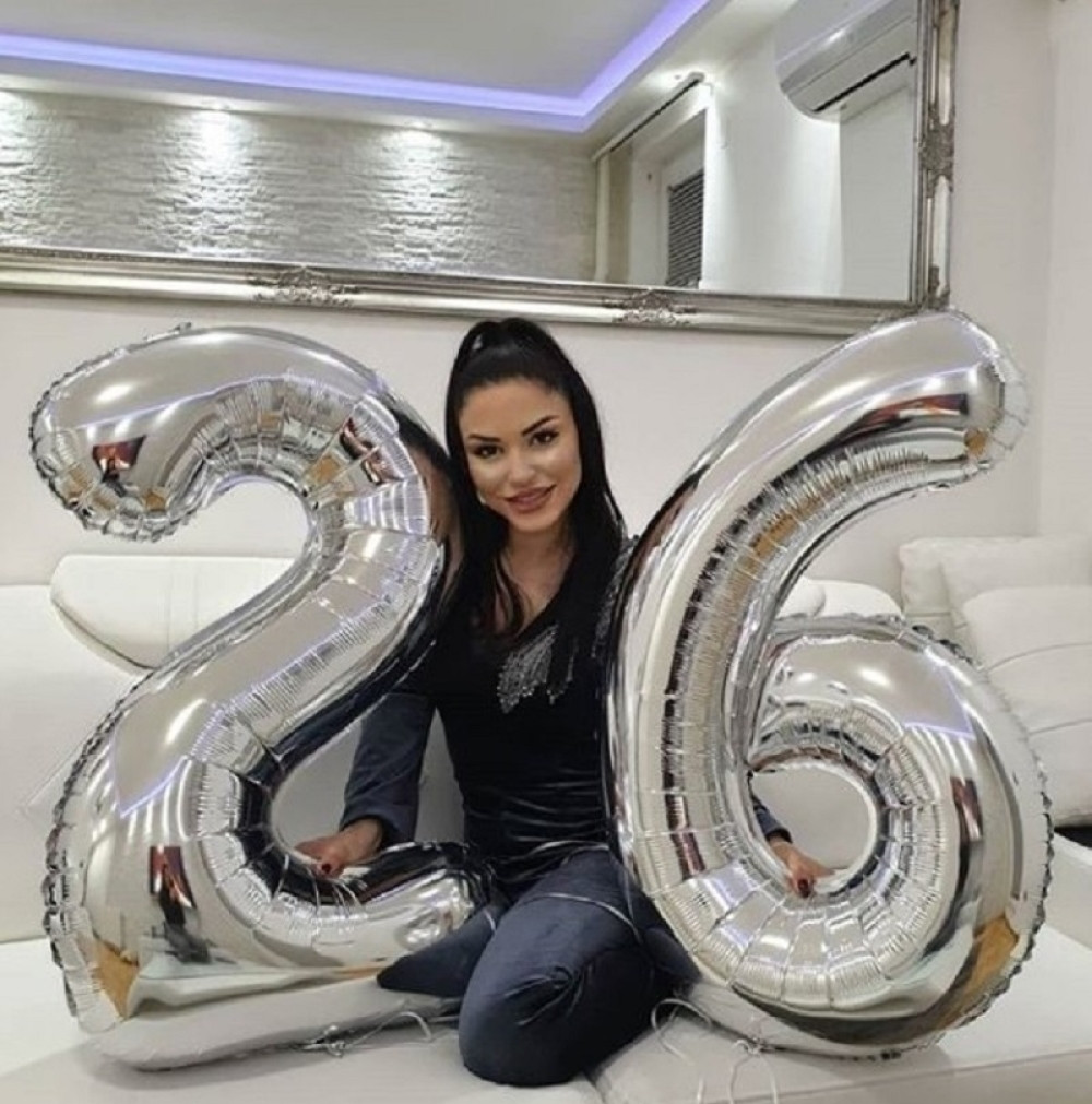Aleksandra Mladenović za 26. rođendan dobila skupoceni poklon od tajnog obožavatelja! (FOTO)