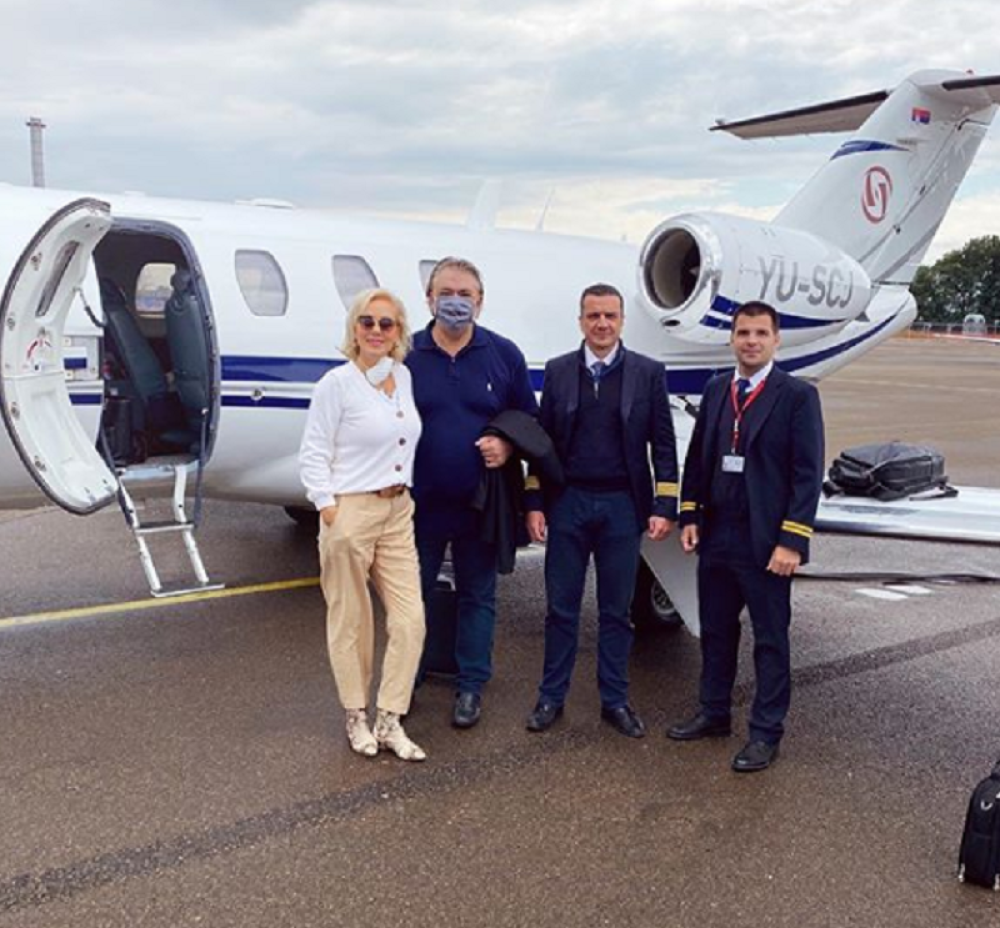 Lepa Brena privatnim letom odletela u Monako: Pije skupoceno vino, a od pogleda iz aviona će vam zastati dah! (VIDEO)