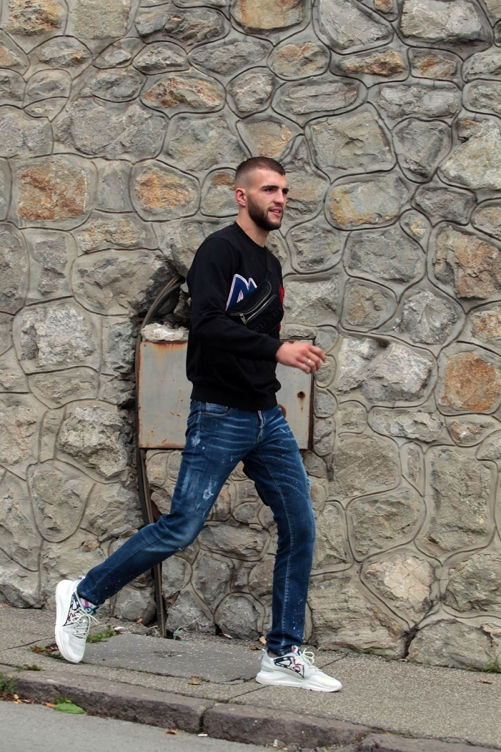 Veljko Ražnatović sam na hladnoći, zadihan i iznuren, evo šta mu se desilo! (VIDEO)