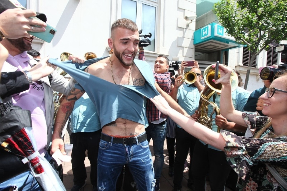 Veljko u transu, sa pocepanom majicom iskočio pred grupu trubača! (FOTO/VIDEO)