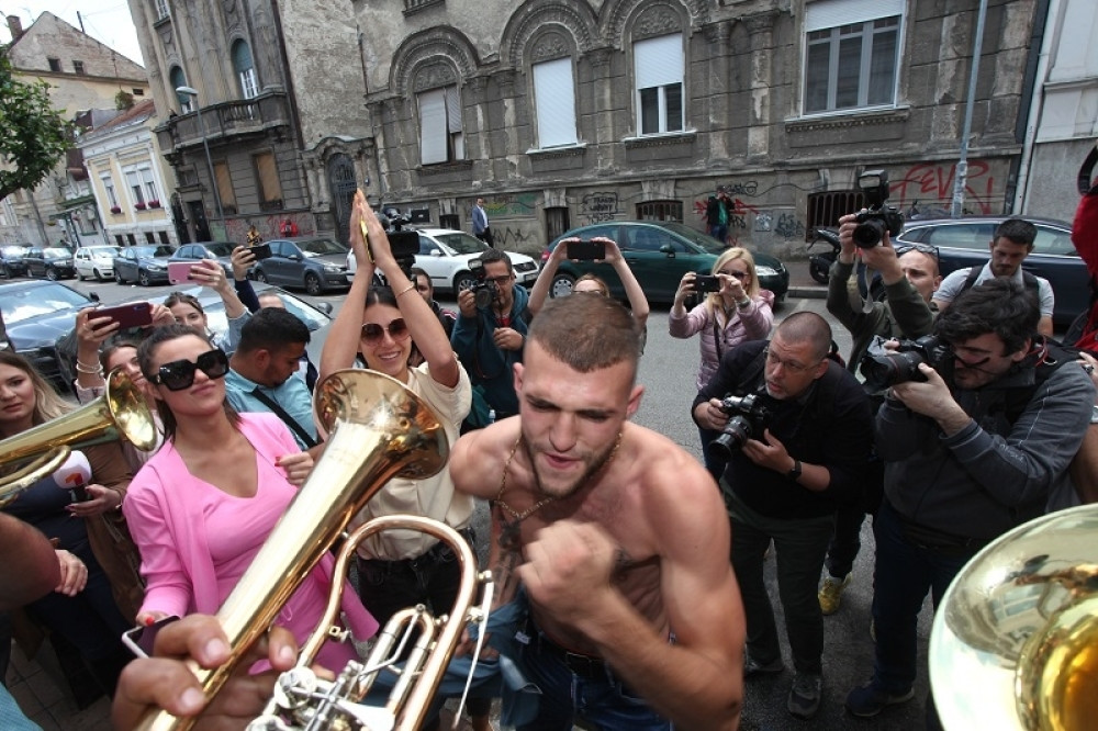 Pogledajte kako se slavi u domu Ražnatovića! (VIDEO)