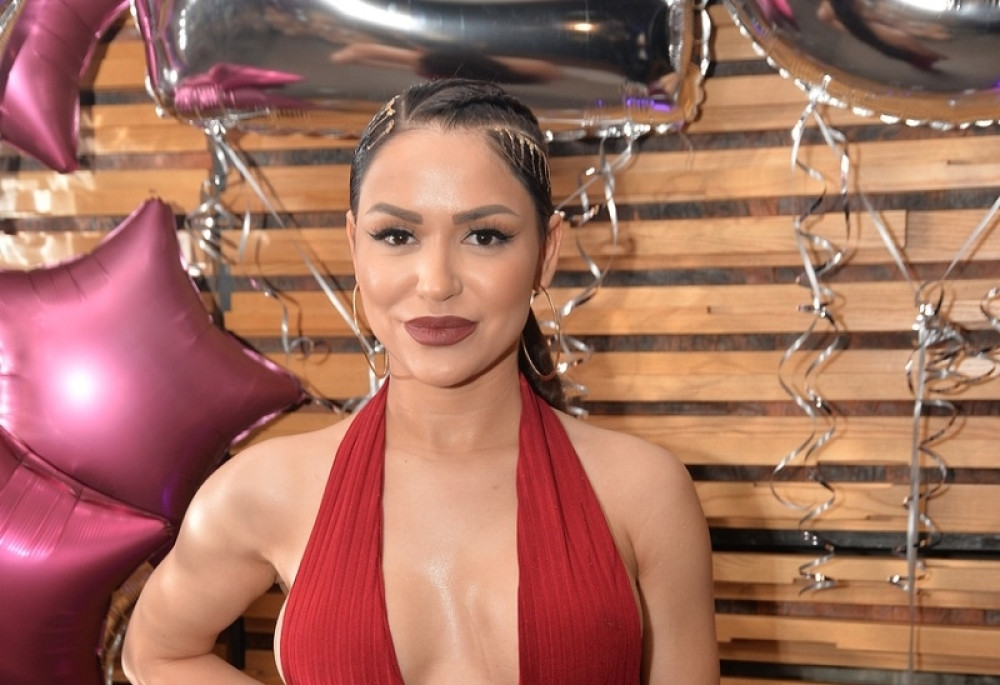 Naša poznata pevačica doživela neviđenu neprijatnost, kolege se umešale i odmah reagovale! (VIDEO)