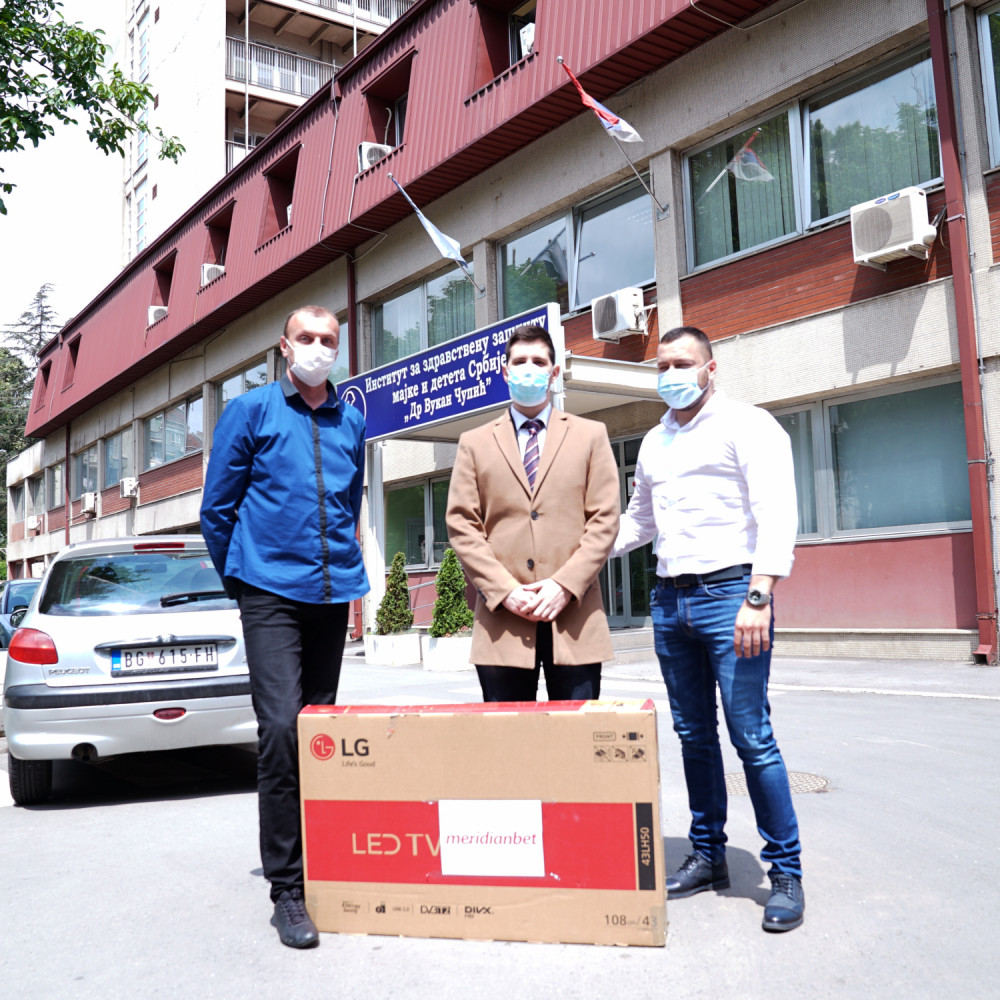 Meridian uručio donaciju Institutu za majku i dete