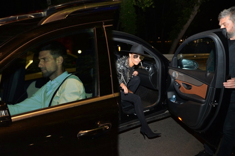 Novak Đoković nije odoleo Ani Nikolić: Pevačica peva za tenisera! (FOTO)