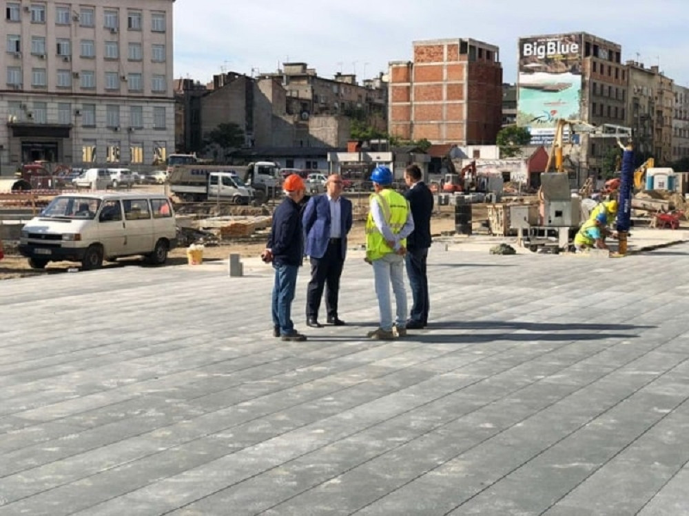 Vesić obišao radove na rekonstrukciji Savskog trga (FOTO)