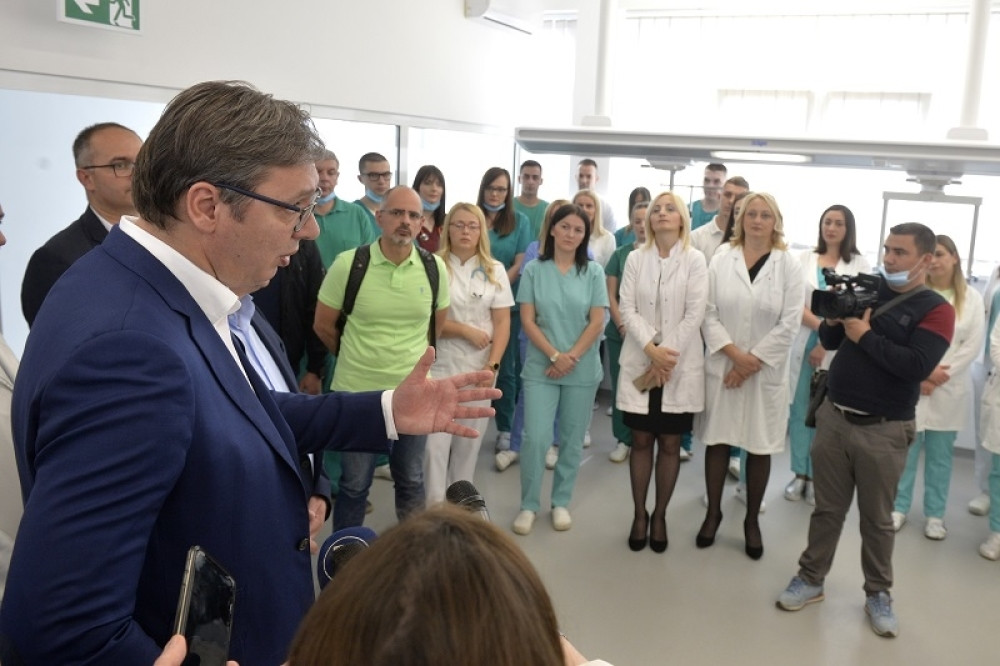 Je l' treba decu da šaljemo na front?!