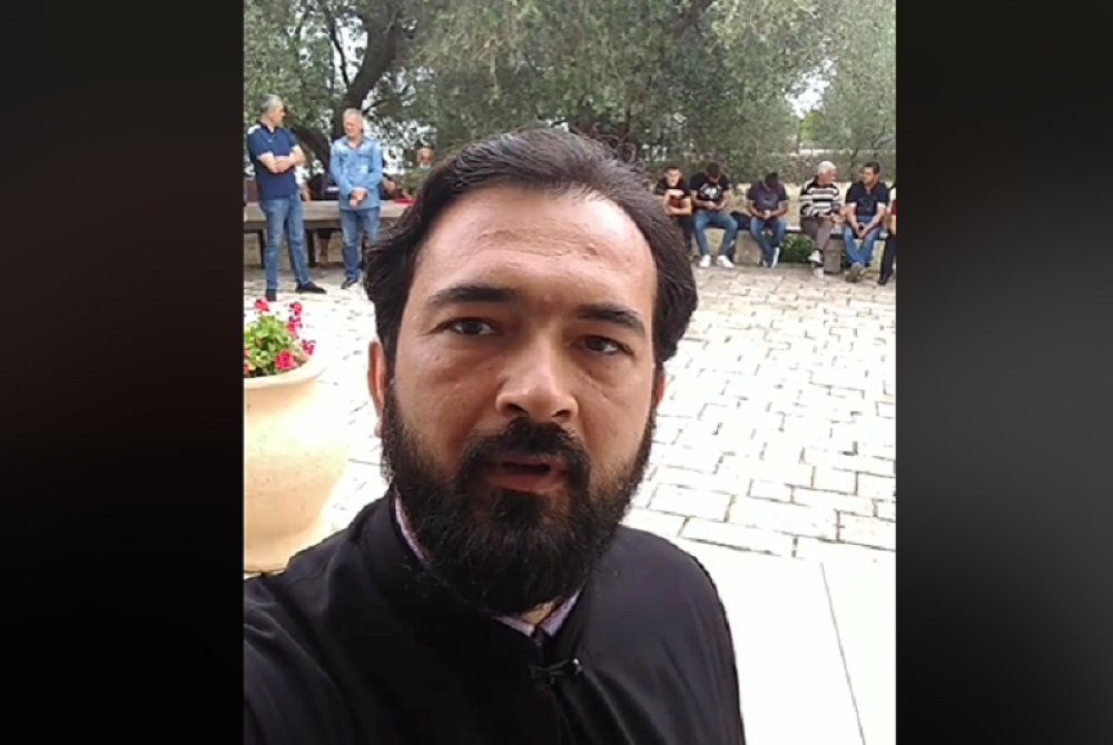 Sveštenik SPC ispitivan u policijskoj stanici, narod se okuplja u Ulcinju! (VIDEO)