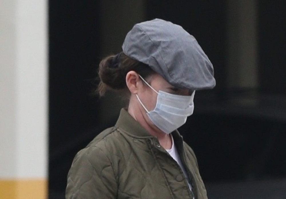 Krije se od javnosti već dve godine, a sade je glumica izašla i pokazala deformisano lice! (FOTO)