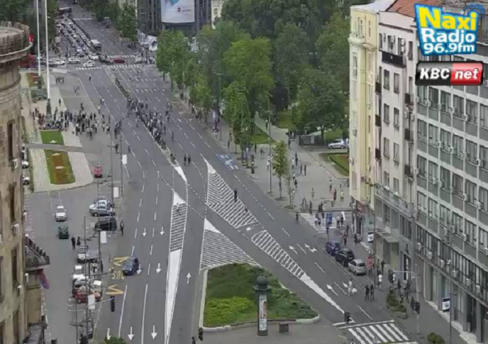 Saobraćajna policija na ulicama, jeziv lanačni sudar na autoputu