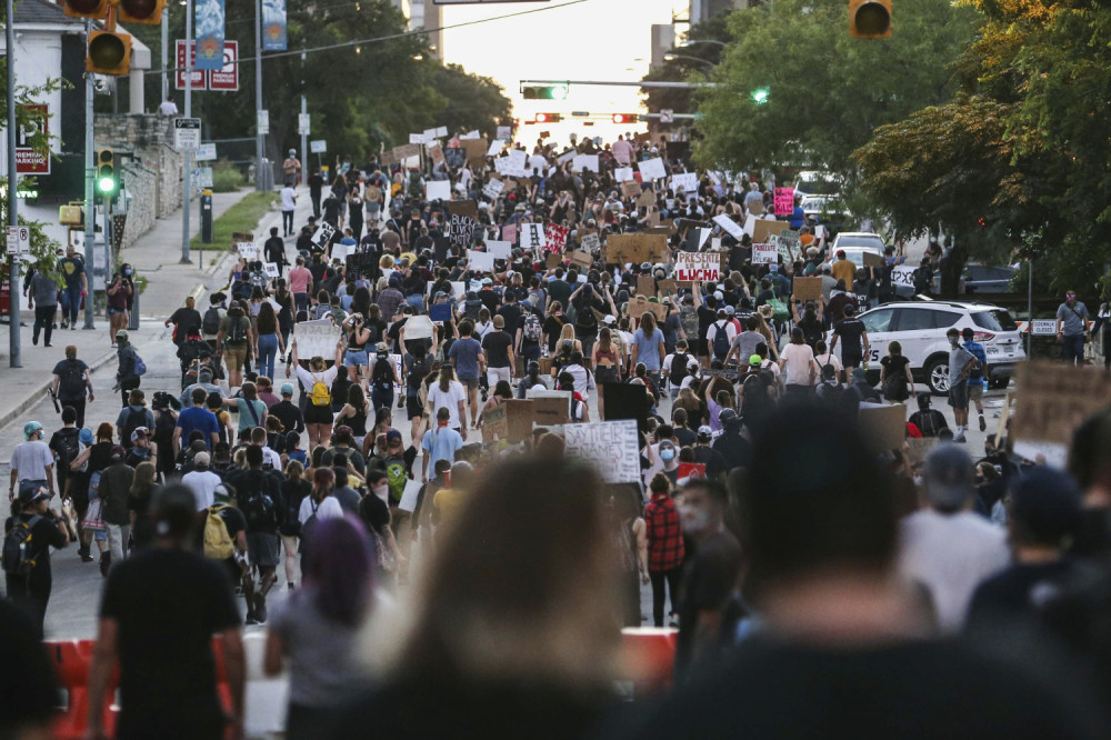 Reka Amerikanaca se kreće ka Vašingtonu, Tramp ostao bez vojne podrške, SAD se spremaju za pakleni dan!