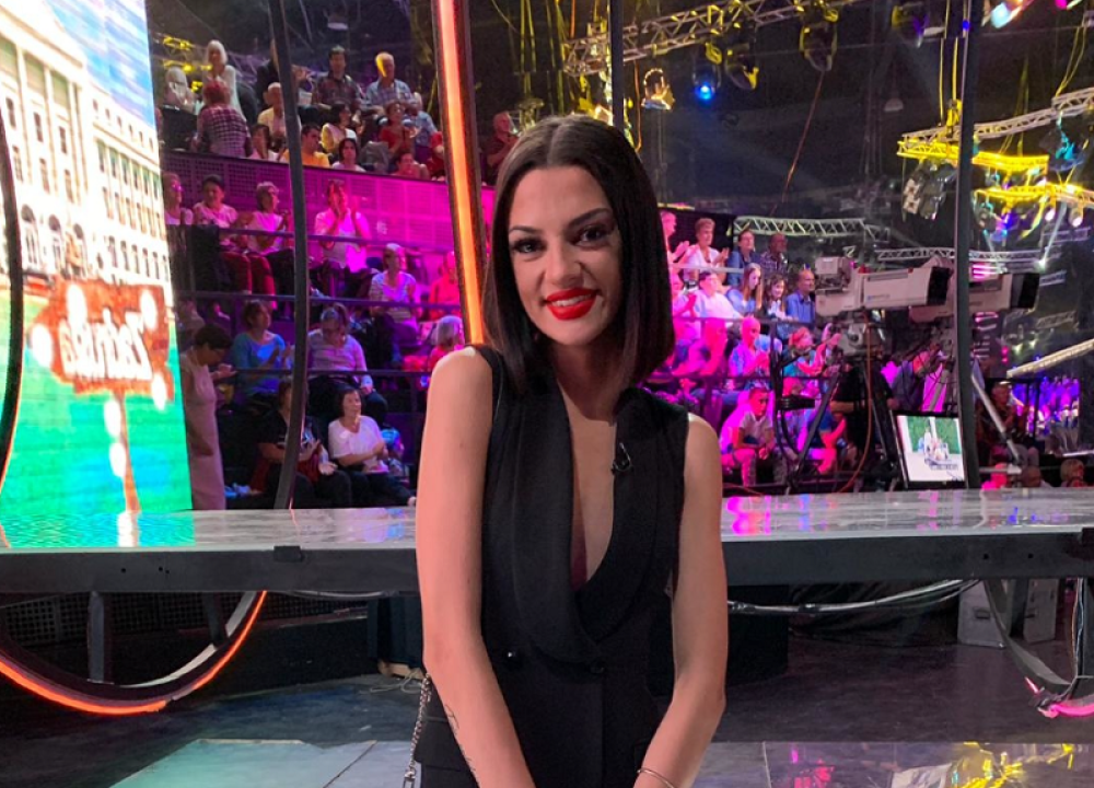 Tara Simov sutra izgovara sudbonosno "da"! Pogledajte izgled njene venčanice, od koje zastaje dah! (VIDEO)