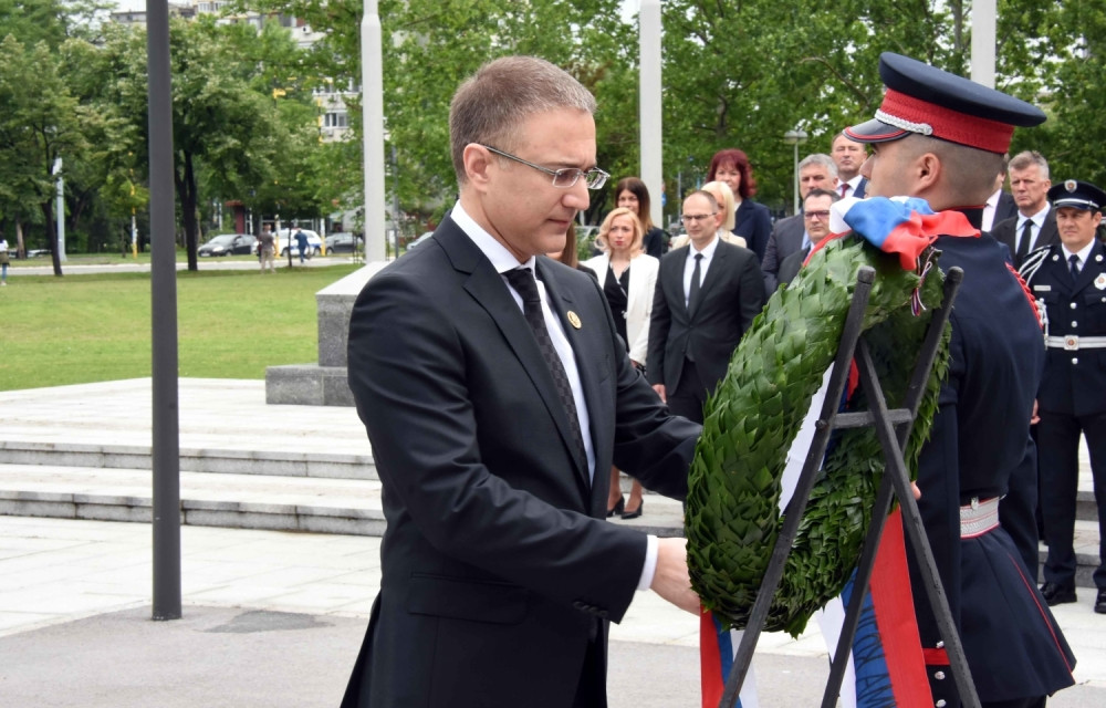 Ministar Stefanović : Srbija nikada neće zaboraviti herojsku žrtvu pripadnika policije (FOTO)