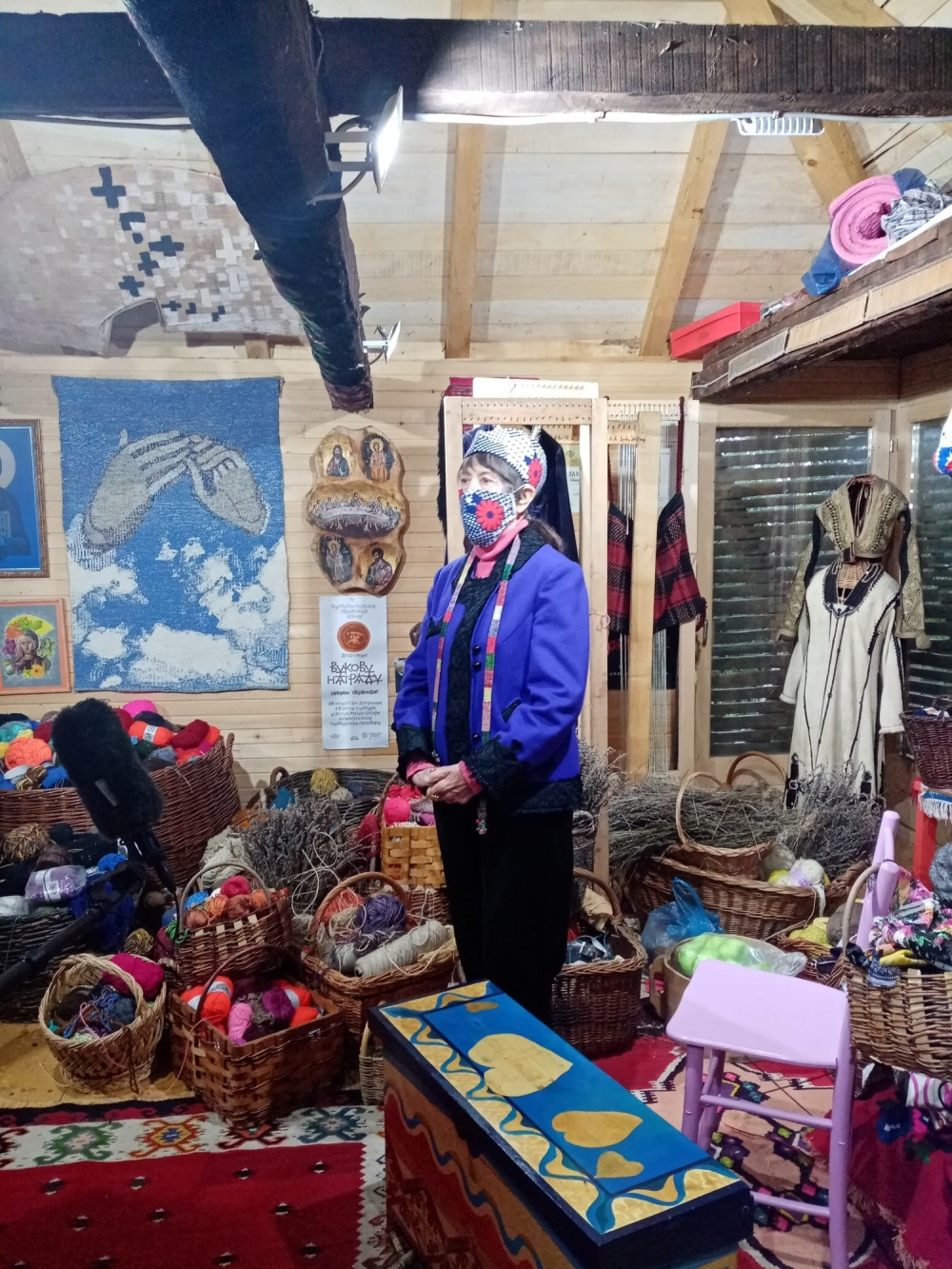 Napustila grad da bi na selu pravila šajkače