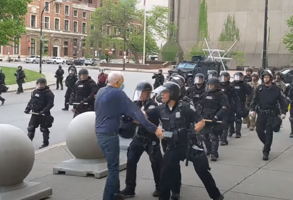 Ovo je starac koga su pregazili batinaši iz Bafala, policija nema milosti (FOTO)