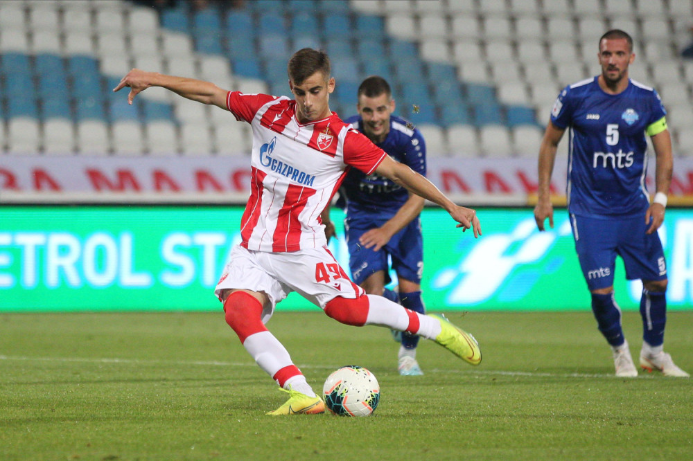 "Podizanje pehara dečački san"