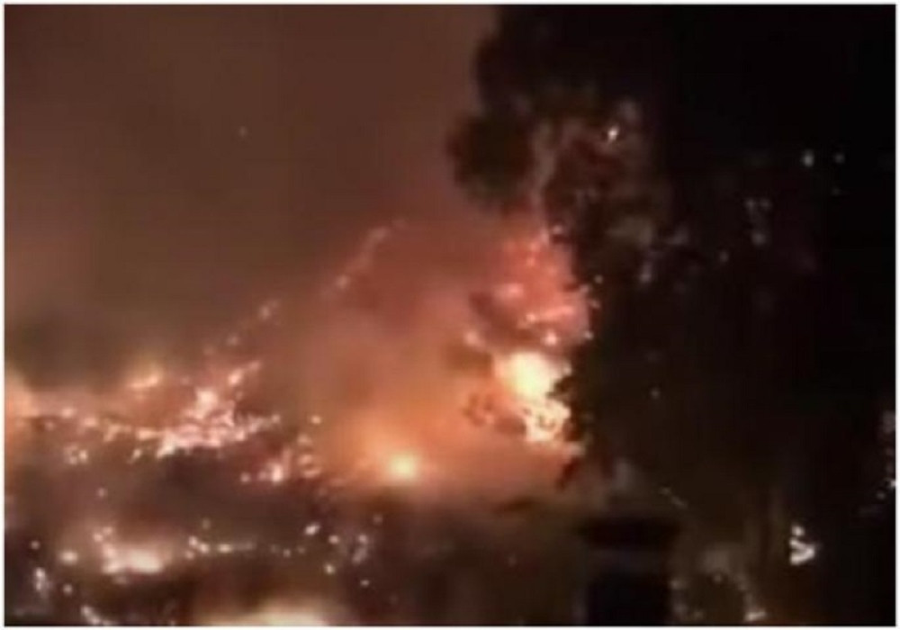 Gori kazamat, vatra guta sve pred sobom