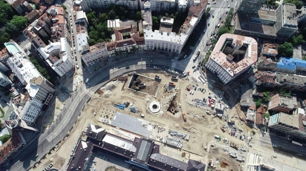 Goran Vesić obišao radove na rekonstrukciji Savskog trga (FOTO)