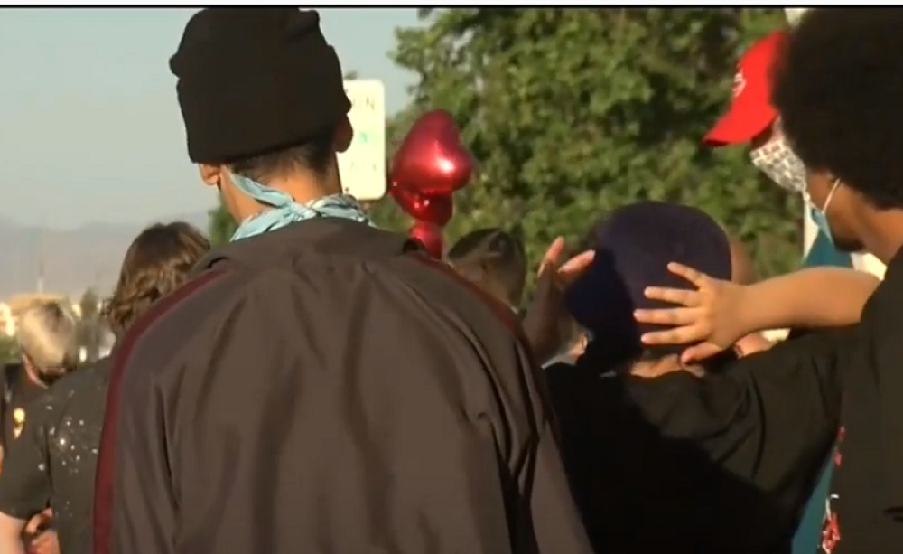 Afroamerikanac umro posle gaženja u Bejkersfildu! (VIDEO)