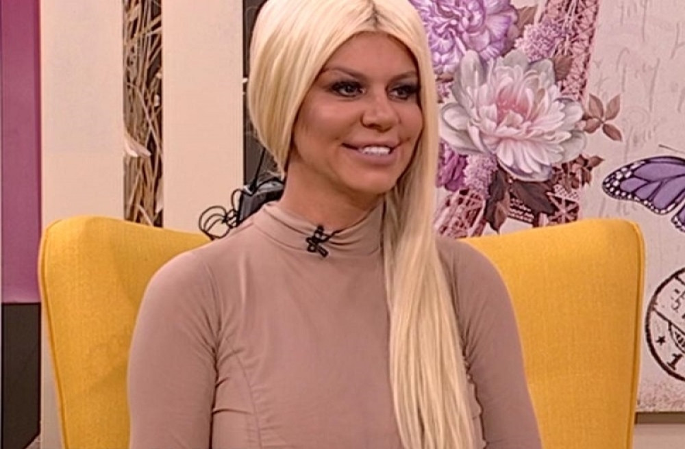 Dara Bubamara u minijaturnom bikiniju pravi srčane smetnje muškarcima! Svi gledaju u jedan detalj na njenom telu