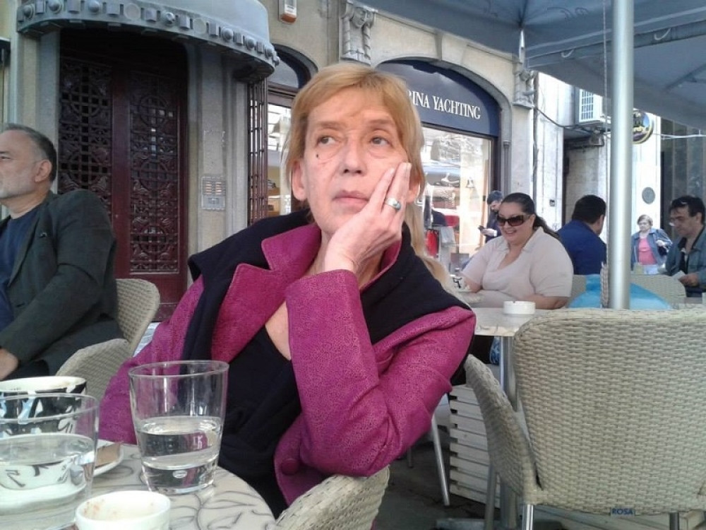 Ljiljana je pala na metalne rešetke u haustoru, polomila kuk, iščašila rame, isekla glavu, a onda je naišao Rus